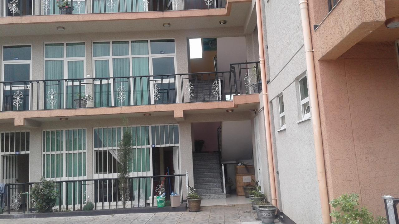 Caron Pension Bahir Dar Bagian luar foto