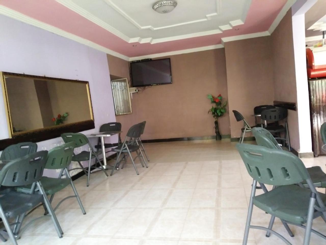 Caron Pension Bahir Dar Bagian luar foto